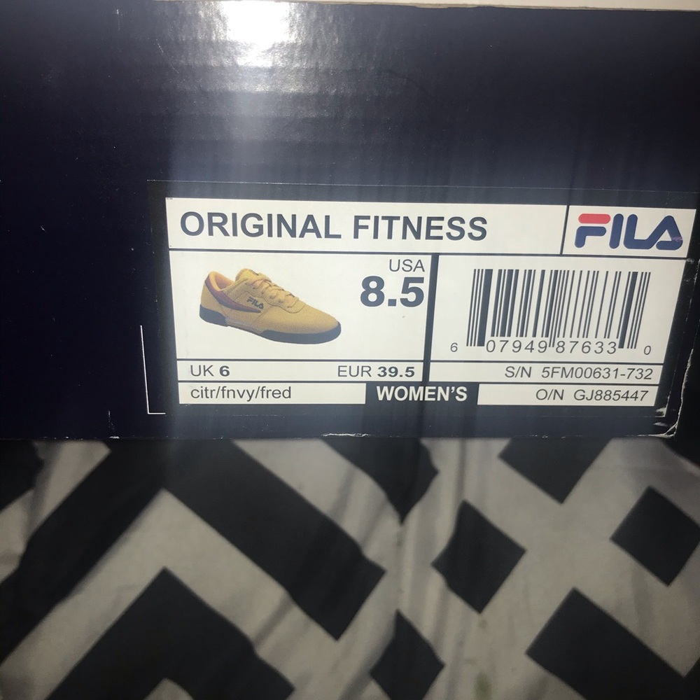 Shoes - Picture 2 of 3